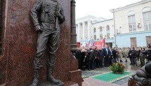 Оккупанты открыли памятник "народному ополчению" в Симферополе. ФОТОрепортаж