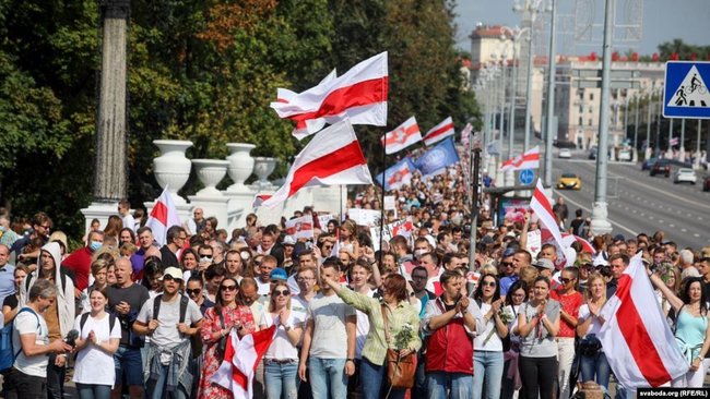 Протесты в Беларуси: Саша, выходи, будем поздравлять 01