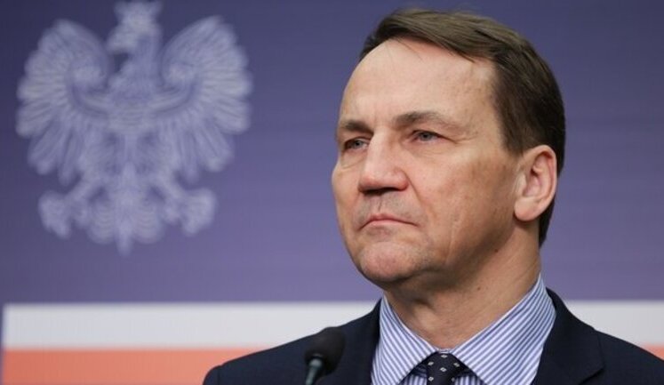 Российские дроны не отклонились от курса, а были направлены на Польшу намеренно, - Сикорский