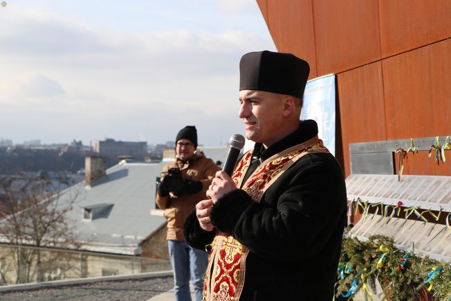 Память Героїв Небесної Сотні вшанували у Львові 04