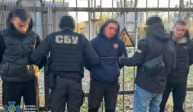 Намагалися спалити гелікоптер ЗСУ: СБУ затримала групу паліїв у трьох областях України. ФОТОрепортаж