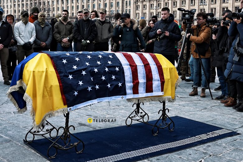 На Майдані попрощалися з захисником зі США