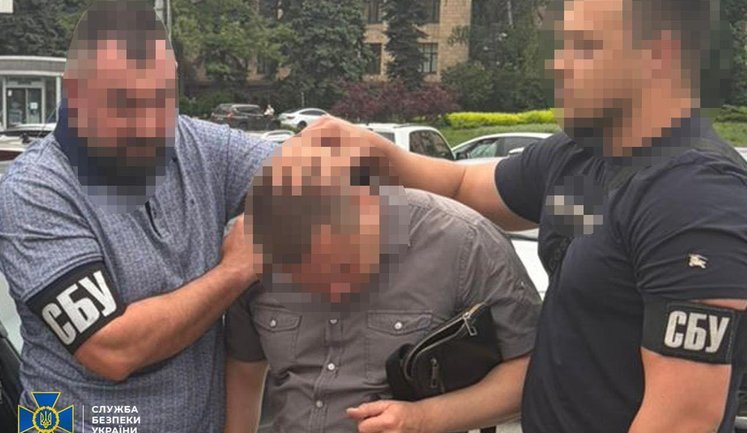 Задержан адвокат, который за $6 тыс. обещал "помощь" с ТЦК. ФОТО