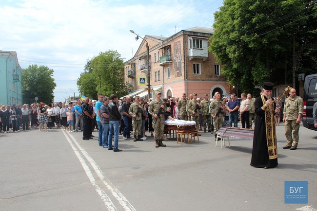 С бойцом 14-й ОМБр Олегом Пушкаруком, погибшим 9 мая на Луганщине, простились на Волыни 18