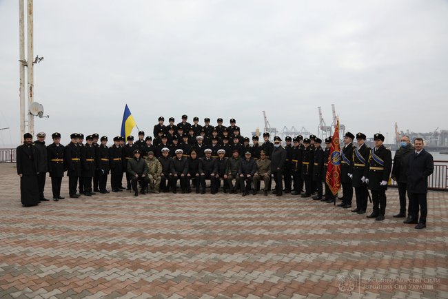 В Одессе 45 курсантов Института ВМС Украины получили офицерские погоны и кортики 21