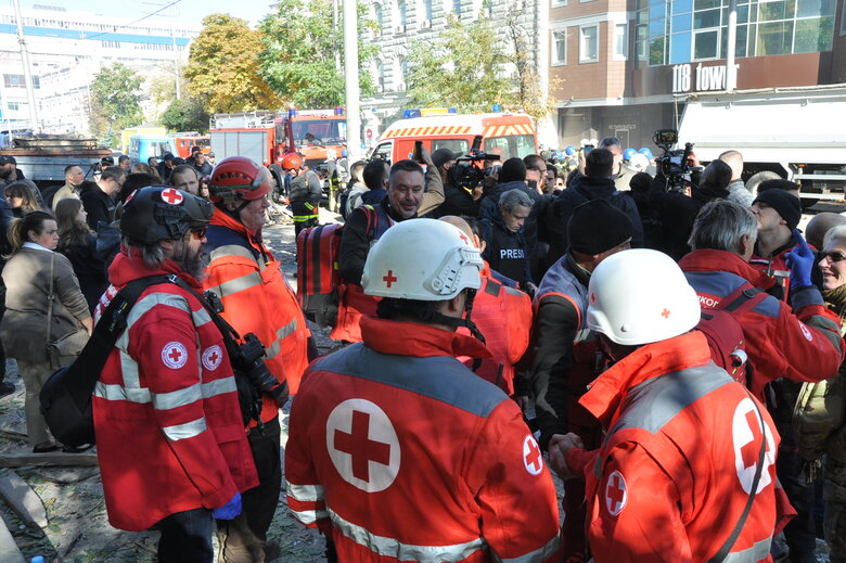 At site of kamikaze drone attack in Kyiv, rubble is being cleared 21