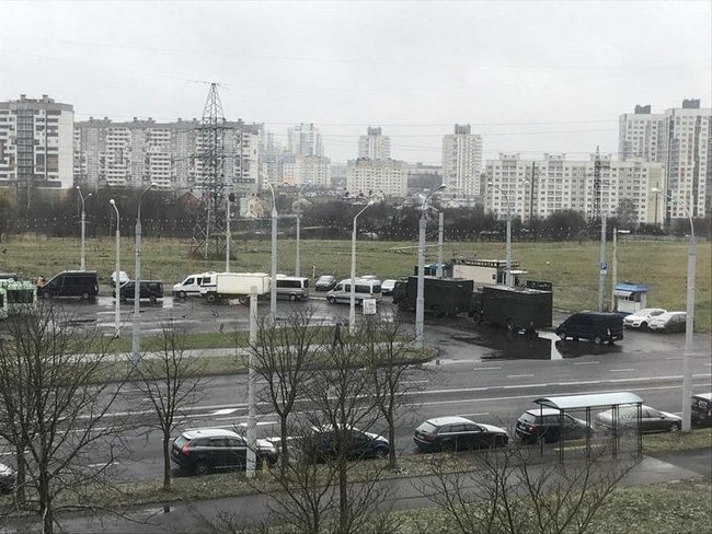 Протесты в Минске: Силовики Лукашенко стягивают спецтехнику и устанавливают ограждения, задержания продолжаются 08
