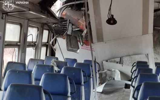 Ворог ударив дроном по електричці на Харківщині: загинула людина, є постраждалі. ФОТО