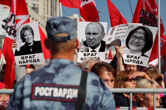 У Росії знову протестують проти підвищення пенсійного віку: 7 осіб затримано в Санкт-Петербурзі 03