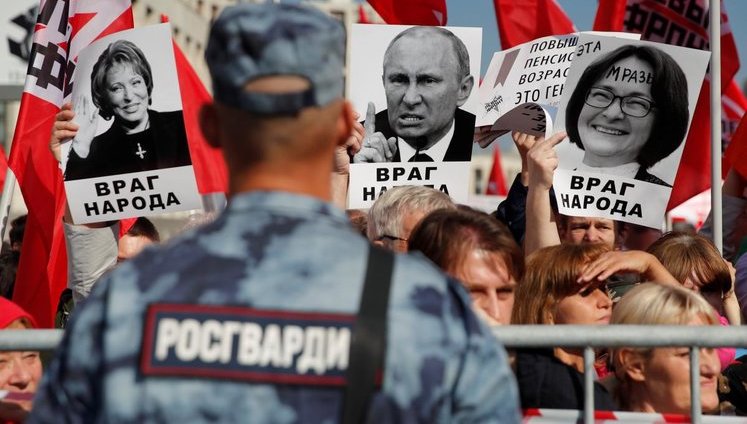 У Росії знову протестують проти підвищення пенсійного віку: 7 осіб затримано в Санкт-Петербурзі. ВІДЕО+ФОТОрепортаж