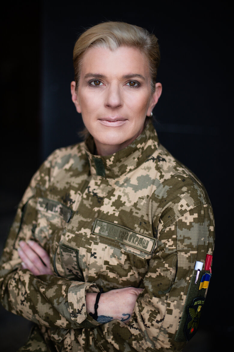 Волонтерка Паєвська (Тайра) та Бронюк передали газові плити та генератори на Херсонщину і Миколаївщину 12