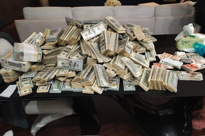 Arms dealers detained in Dnipro and over $5.5m seized from them 10