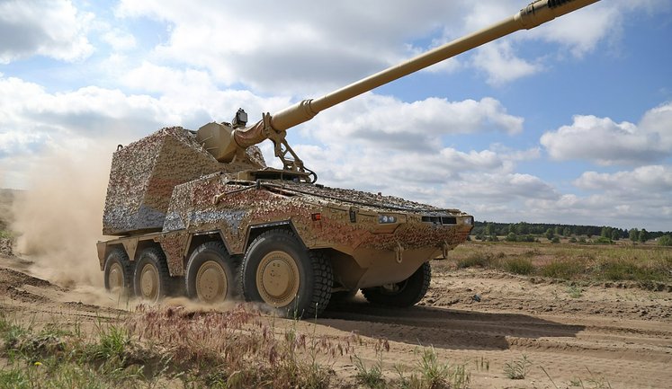 Британия и Германия договорились о закупке мобильных артсистем на $70 млн