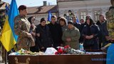 С погибшим на Донбассе десантником Дмитрием Костенюком простились в Черновцах. ФОТОрепортаж