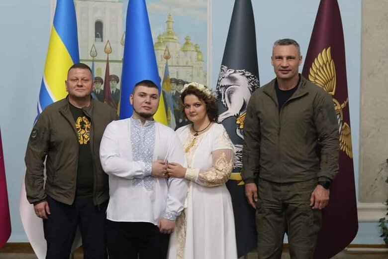Залужный зарегистрировал брак офицера ВСУ: Кличко был свидетелем бракосочетания 01