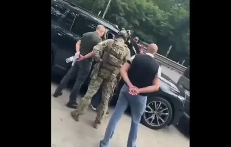 Євген Борисов - ДБР зупинило авто ексвійськкома під Києвом
