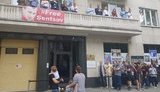 На виборчій дільниці в посольстві Варшави утворилася черга. ФОТО