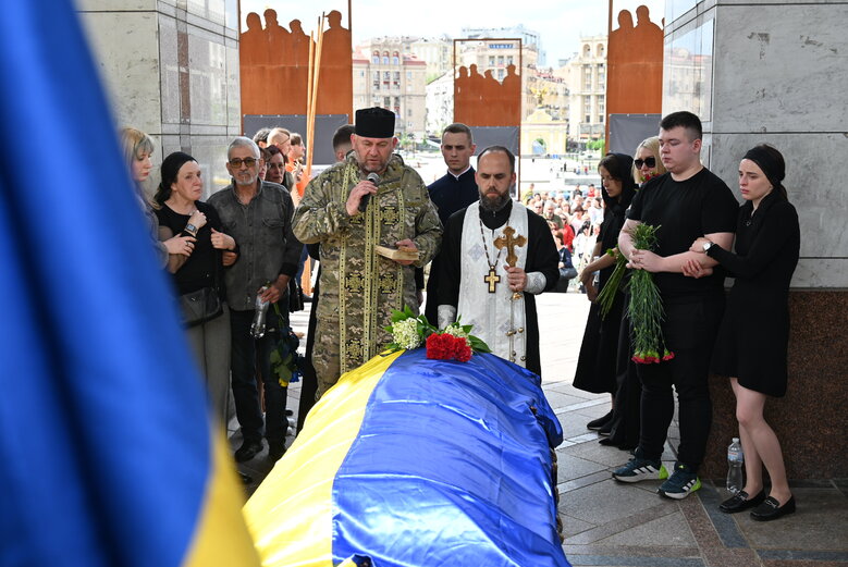 У Києві попрощалися із воїном Едуардом Хатмулліним