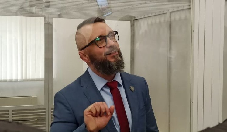 Дело Шеремета: Суд продлил ночной домашний арест Антоненко, но разрешил снять электронный браслет