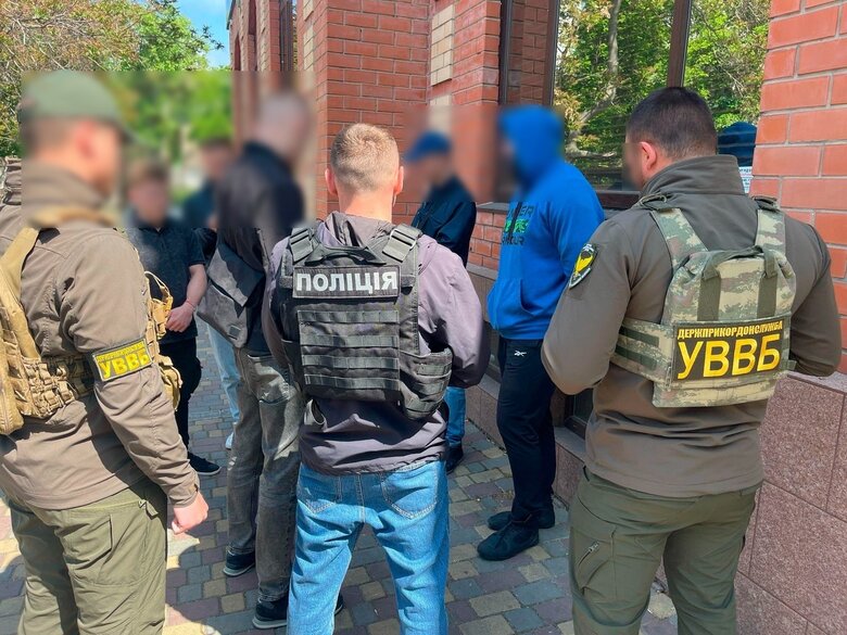 В Одессе раскрыли схему выезда уклонистов через "бронювання"