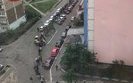 Транспортний колапс у Києві: черги від зупинок у спальних районах тягнуться глибоко у двори. ФОТО