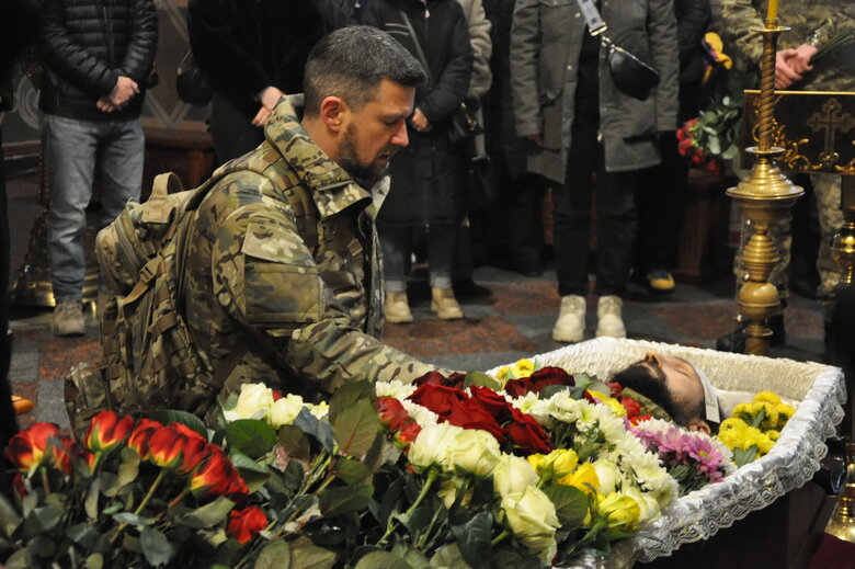 Зі столичним екскурсоводом та воїном Сергієм Мироновим, який загинув у бою з окупантами, попрощалися у Києві 08