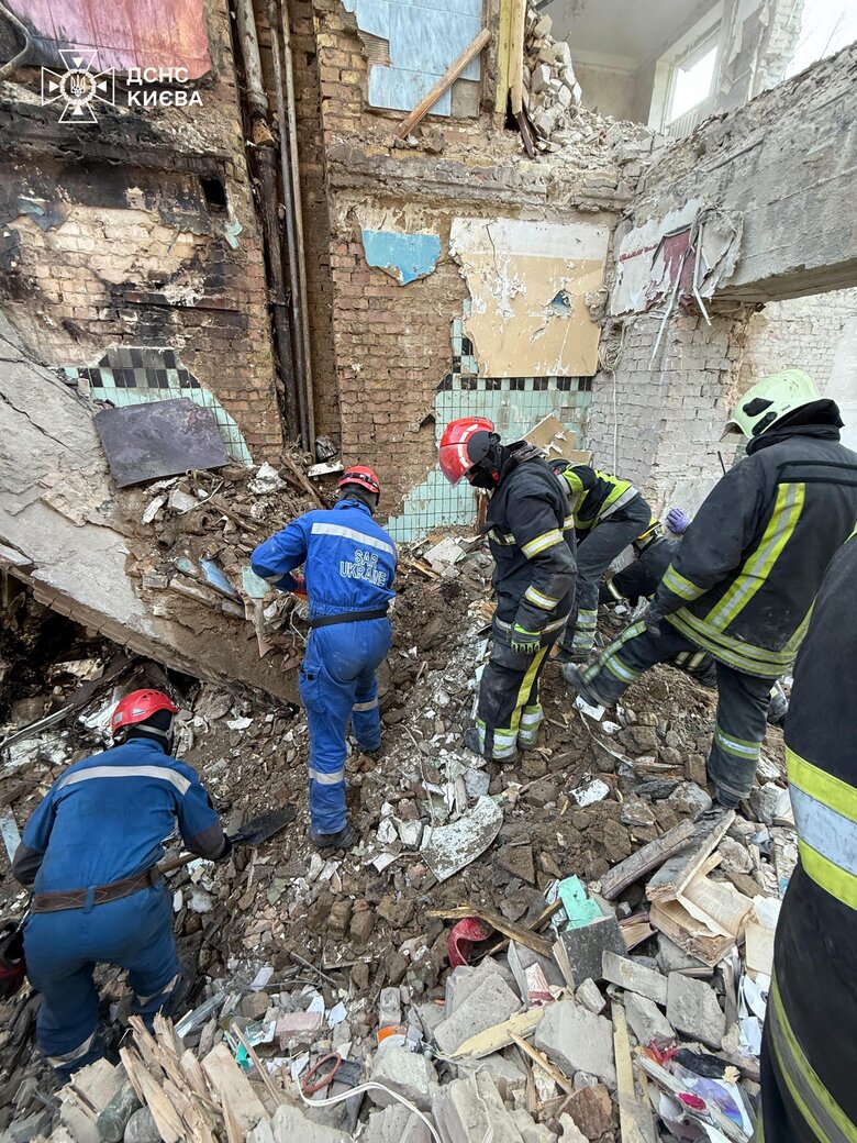 розбір завалів у Києві