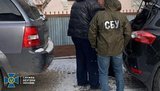 На Буковині чиновники ДФС завдали збитків державі на 250 млн грн, покриваючи незаконний експорт горіхів, - СБУ. ФОТО