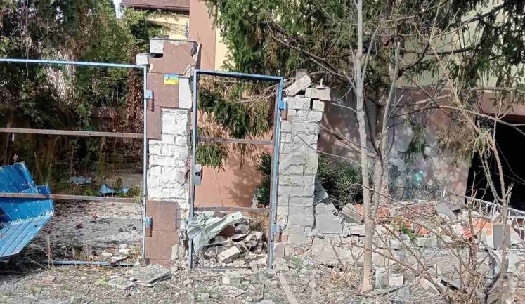 Понад 30 атак за день: ворог обстріляв Нікопольський район, пошкоджено приватні будинки і ЛЕП. ФОТОрепортаж