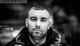 Десантник Олександр Морозов: "У мене була висока температура. Забіг до медиків - і тут в стіну приход від танка. Думаю, ну його нах#й, якщо вже погібать, то як герой. Поп#здував на позиції. Тоді з автомата я вистрелив близько тисячі патронів"