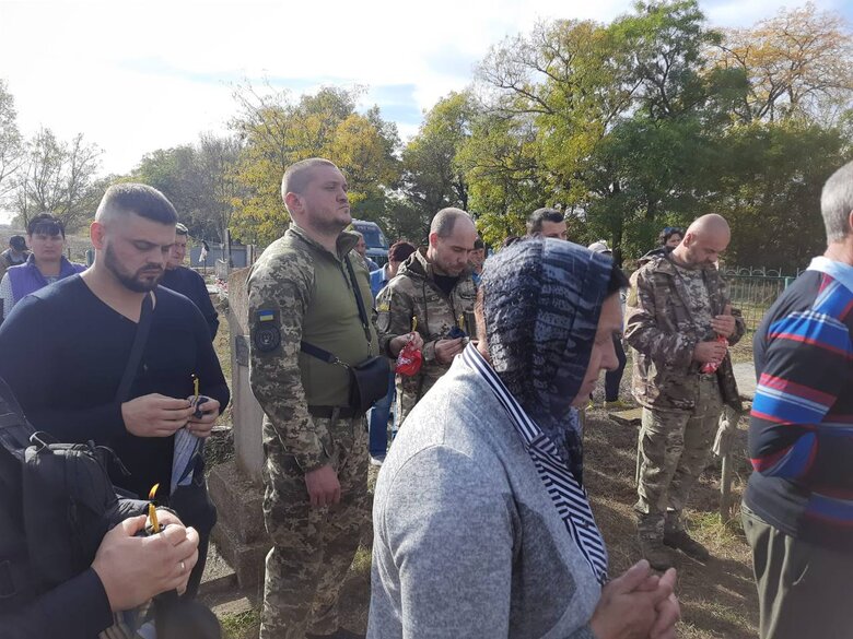 С погибшим защитником Украины Александром Скакуном попрощались под Херсоном 03 С погибшим защитником Украины Александром Скакуном попрощались под Херсоном 03