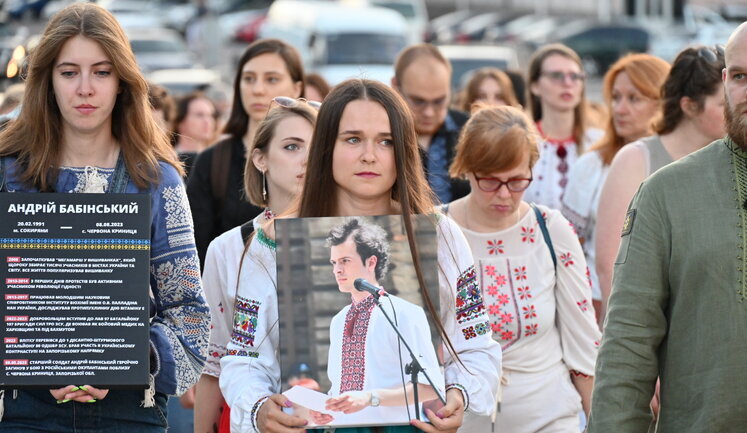 В Киеве почтили память Андрея Бабинского - воина 80-й ОГШБр и основателя "Мегамарша в вышиванках". ВИДЕО+ФОТОрепортаж