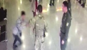 Гражданин Марокко напал на пограничника в аэропорту "Борисполь" после запрета на въезд в Украину. ВИДЕО камер наблюдения
