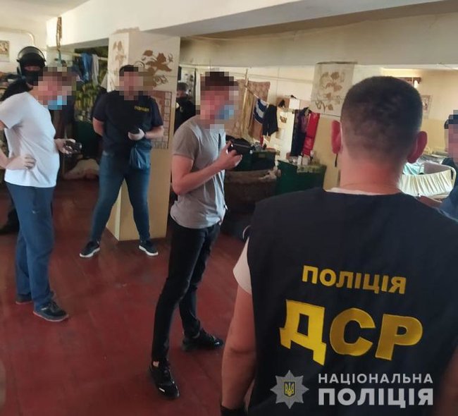 Двух смотрящих за исправительной колонией разоблачили на Волыни 01