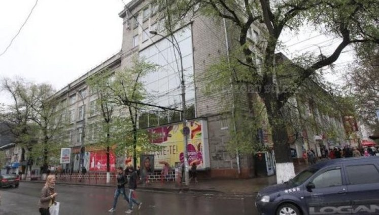 Порошенко продал торговый центр в Молдове своему партнеру
