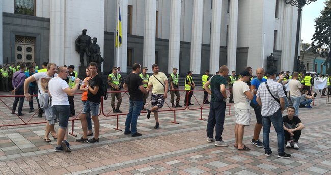 Автовласники-протестувальники на єврономерах вимагатимуть від Парубія включити їхнє питання в завтрашній порядок денний Ради 02