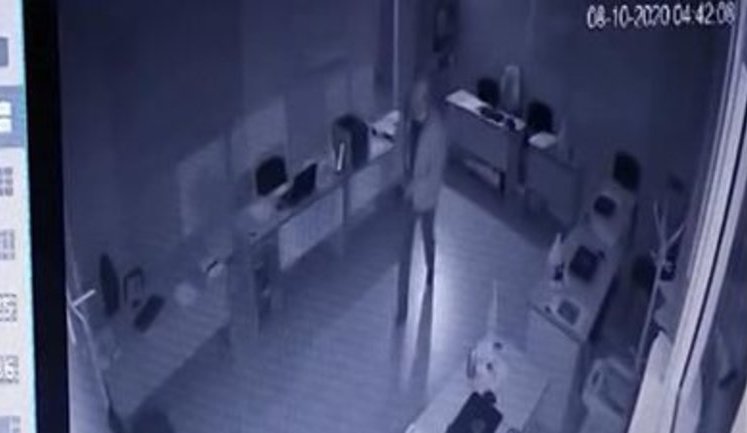 Провокация против партии "Наш Край": ночью проникли в офис и подбросили пакет с деньгами. ВИДЕО