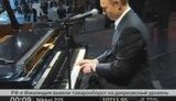 Путин сыграл на рояле любимую мелодию разведчиков и спел песню на английском языке. ВИДЕО.