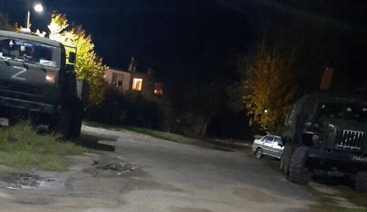 В районе оккупированной Волновахи, на дороге Мариуполь-Донецк, слышны взрывы