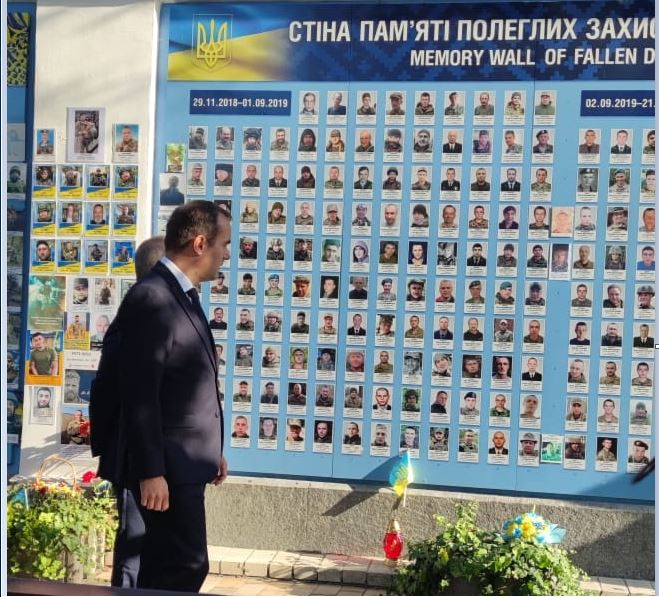 В Киев прибыл министр обороны Франции Лекорню 02