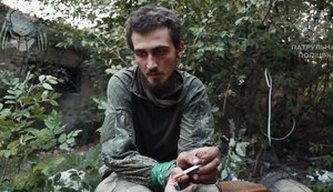 Кричал "слава России", а потом сдался: оккупант сам вышел к бойцам ВСУ. ВИДЕО