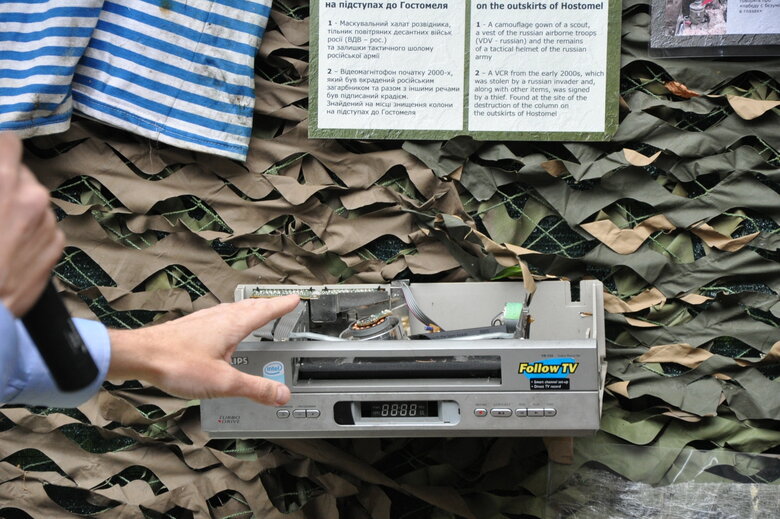 Кресло-катапульта, образцы снарядов и личные вещи рашистов: На Андреевском спуске открылась благотворительная выставка Спротив-2022 43 Кресло-катапульта, образцы снарядов и личные вещи рашистов: На Андреевском спуске открылась благотворительная выставка Спротив-2022 43