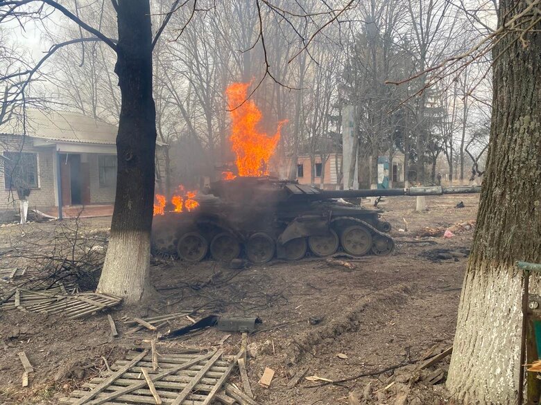 Командир 16-го батальйону 58-ої бригади Володимир Логуш: Як вони заходили через кордон? Ішла фура, за нею впритул три-чотири БТРи. В темряві незрозуміло було, що то кацапська техніка 09 Командир 16-го батальйону 58-ої бригади Володимир Логуш: Як вони заходили через кордон? Ішла фура, за нею впритул три-чотири БТРи. В темряві незрозуміло було, що то кацапська техніка 09