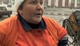 ОтЖЖиг: матюкливая асфальтоукладчица Катерина из Днепропетровска рассказала зачем ложить асфальт в лужи. ВИДЕО.
