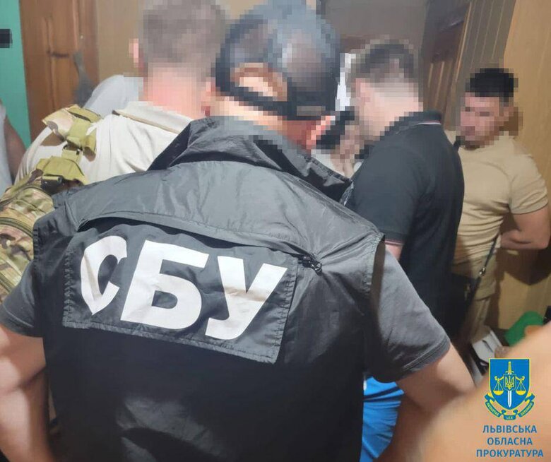 Дискредитував військових, перешкоджав врученню повісток та виправдовував агресію РФ: на Львівщині затримано блогера 01