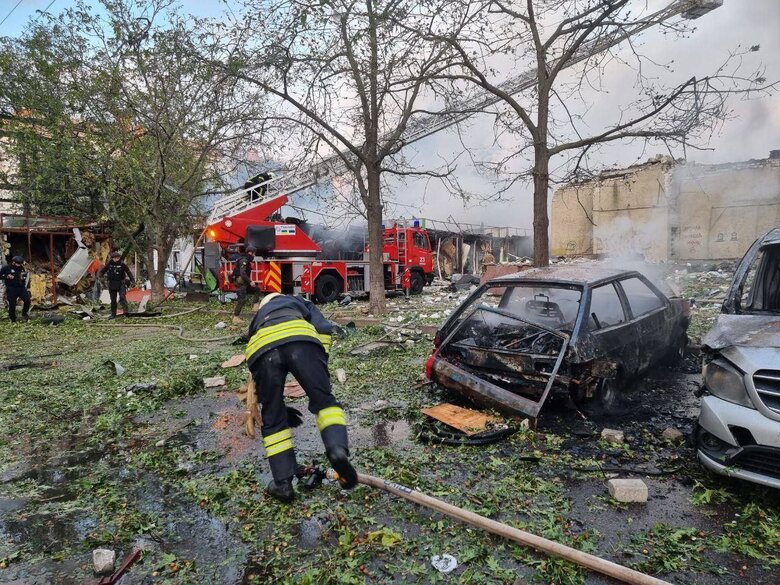 В Черкассах обломки российской ракеты повредили гражданский объект, есть пострадавшие (обновлено) 02