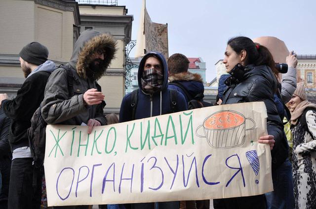 Police detains attackers of feminist rally held in downtown Kyiv 06 Police detains attackers of feminist rally held in downtown Kyiv 06
