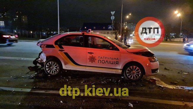Пьяный водитель в Киеве протаранил полицейское авто, правохранительница попала в больницу, - соцсети 09