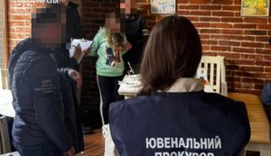 Волинянка намагалася продати 6-річного сина за $25 тисяч: їй повідомили про підозру. ФОТО