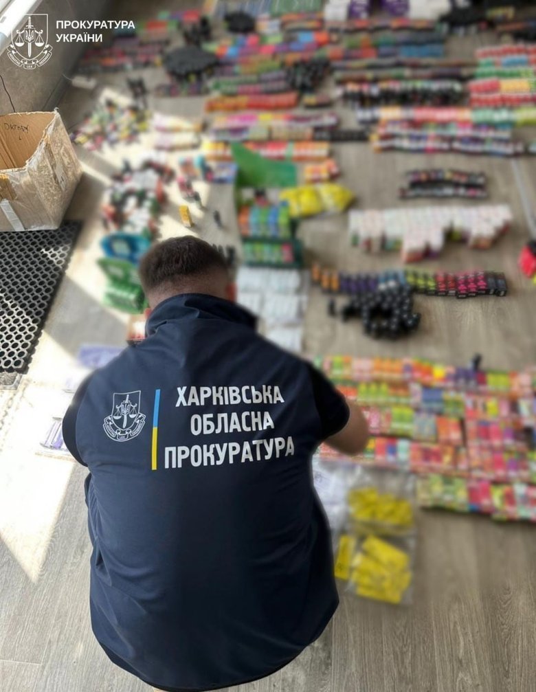 Два нелегальних тютюнових бізнеси викрито у Харкові